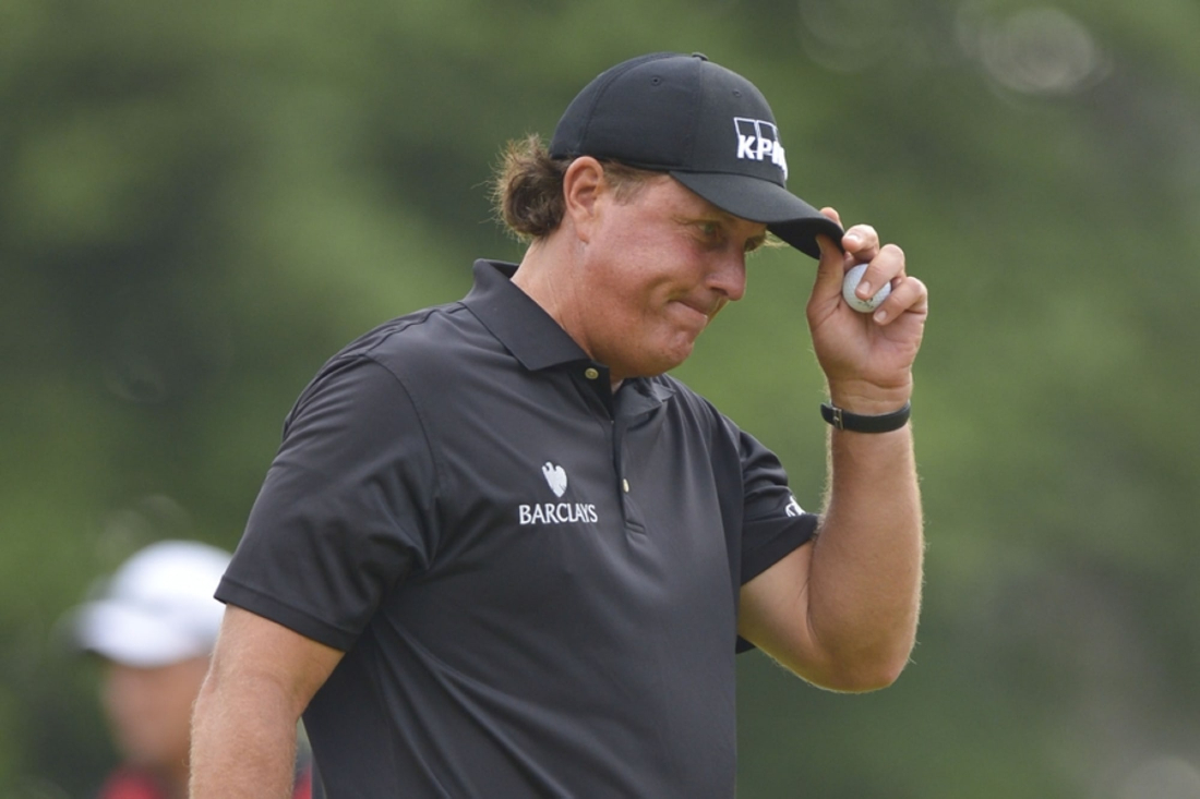 https___fansided.com_files_2014_06_phil-mickelson-golf-u.s.-open-first-round.jpg